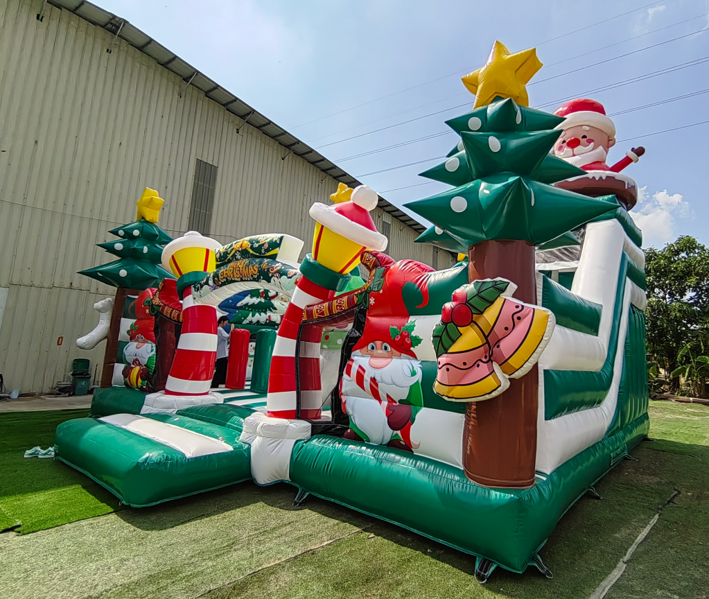 Christmas Theme Inflatable Bouncy Castle Playground - Image 2