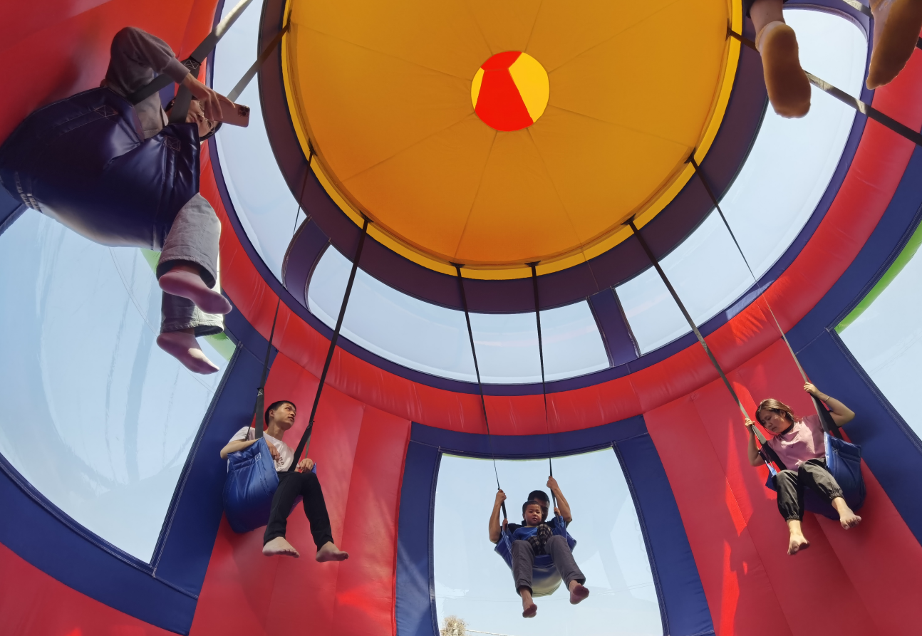 Kids Inflatable Space Rocket Bouncer with Parachute - Image 3