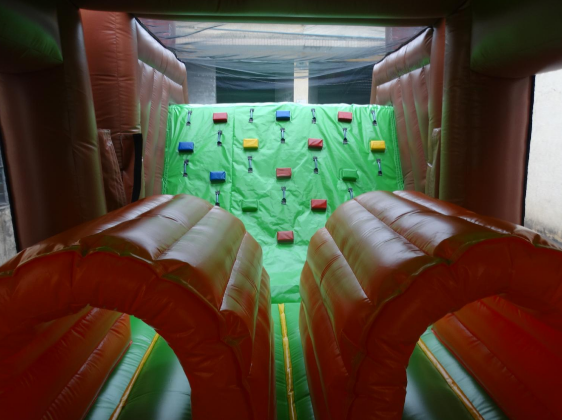 Commercial Looney Tunes Inflatable Obstacle Course - Image 7
