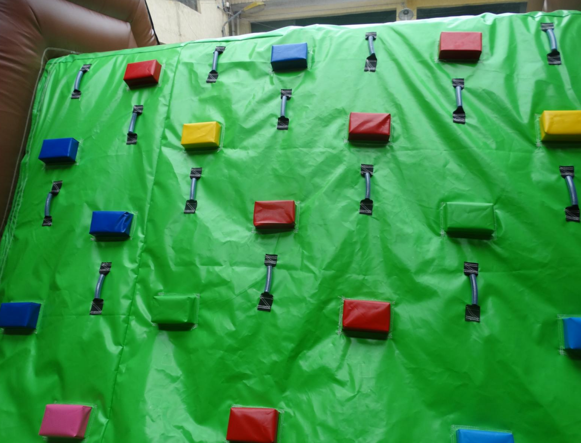 Commercial Looney Tunes Inflatable Obstacle Course - Image 8